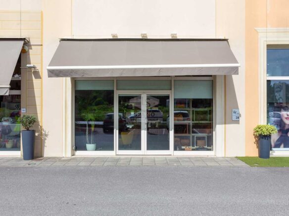 Temporary store calcinaia pisa SP506